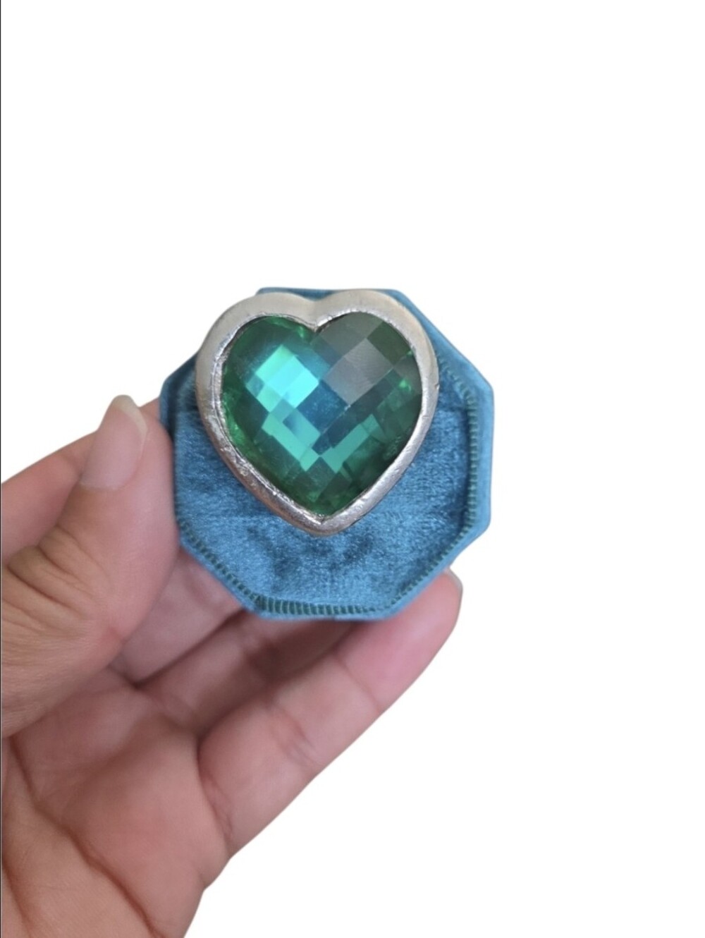 Size 8 Silver Toned Heart-Shaped Emerald Green Crystal Ring